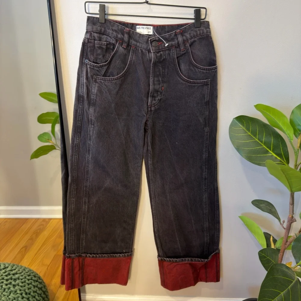 Free People We The Free
Final Countdown Cuffed Low-Rise jeans in RED - Picture 1 of 2